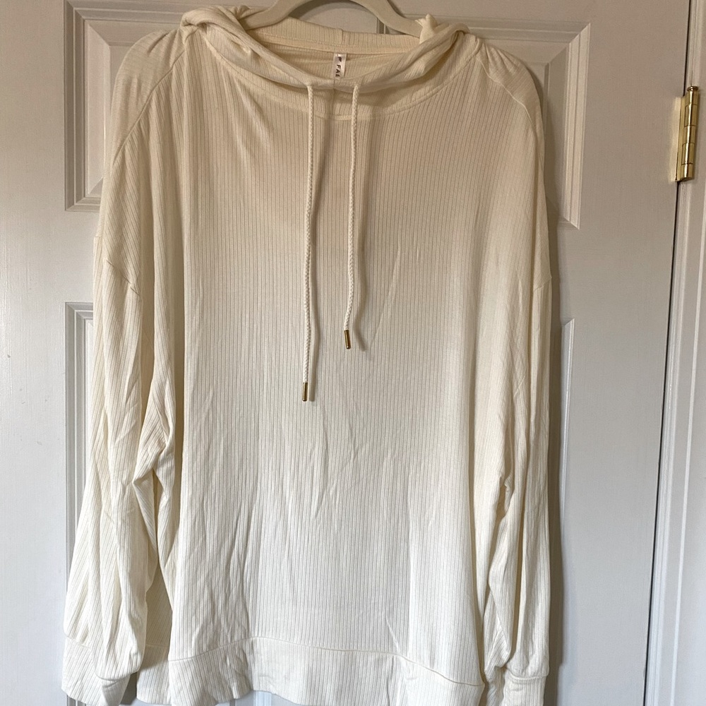 NWT fabletics Ambrose rib top. Cream oversized hoodie. Size M